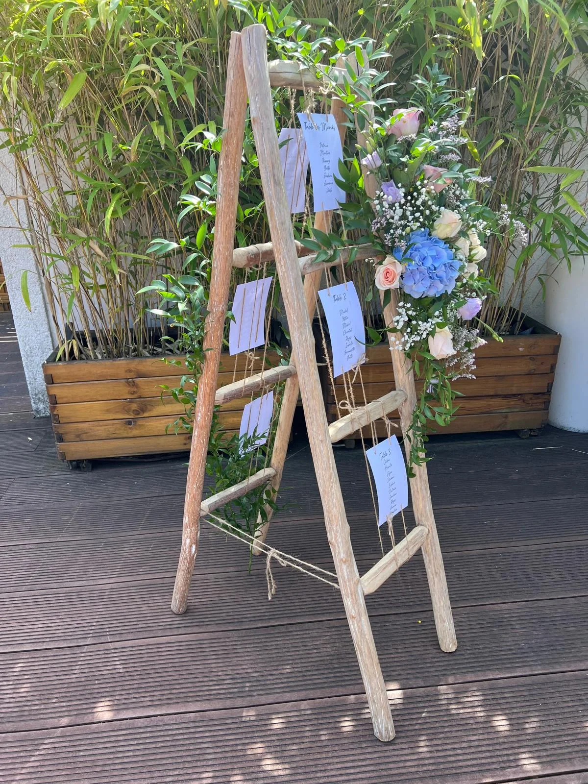 Plan de table sur échelle en bois fleurie – Armony's Déco