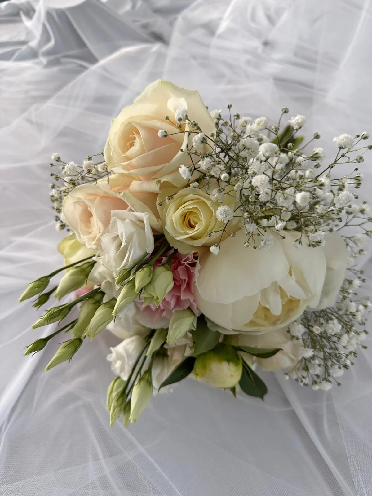 Bouquet de mariée blanc, roses et pivoines – Armony's Déco