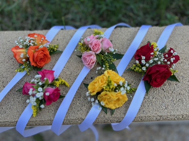 Bracelets de fleurs colorés sur rubans – Armony's Déco