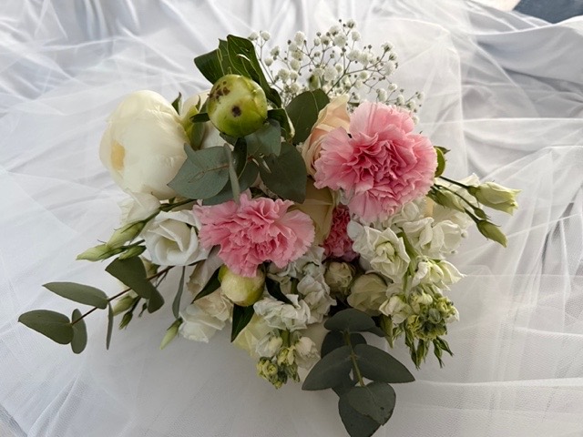 Composition florale rose et blanche – Armony's Déco