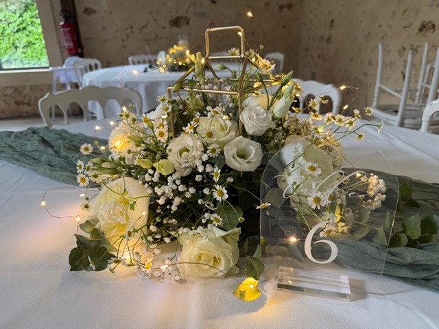 Centre de table blanc avec bougies – Armony's Déco