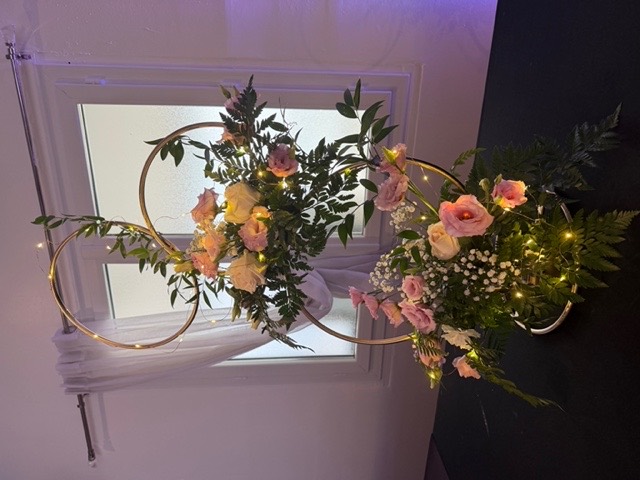 Cercle fleuri suspendu pêche et rose – Armony's Déco