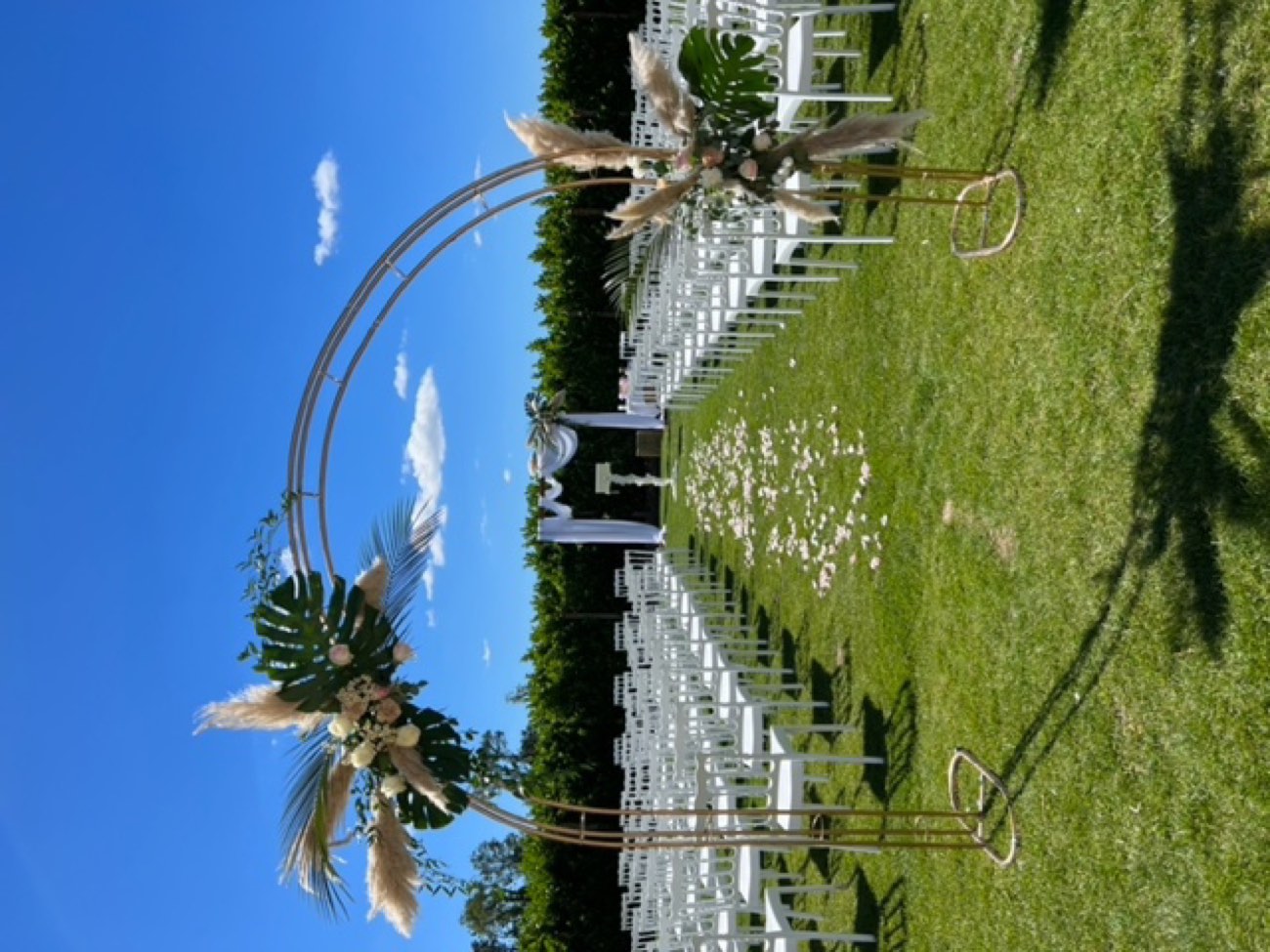 Décoration de mariage : Arche en entrée de cérémonie