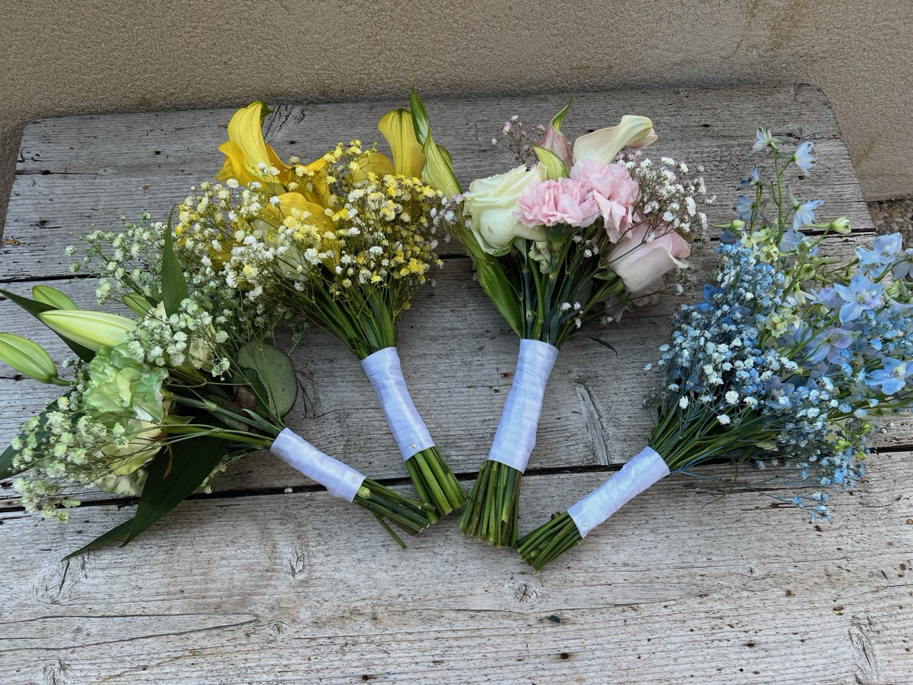 Décoration de mariage : Bouquets demoiselle d'honneur, vert, jaune, rose et bleu