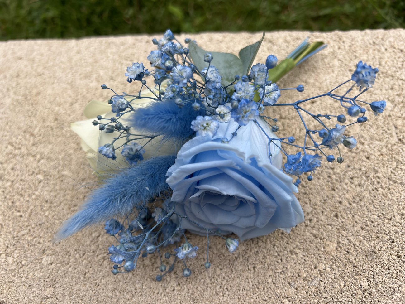 Décoration de mariage : Boutonnière rose éternelle