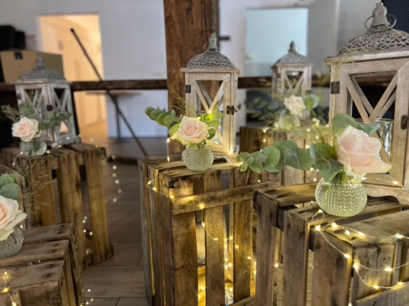 Décoration de mariage : Caisses bois et leds