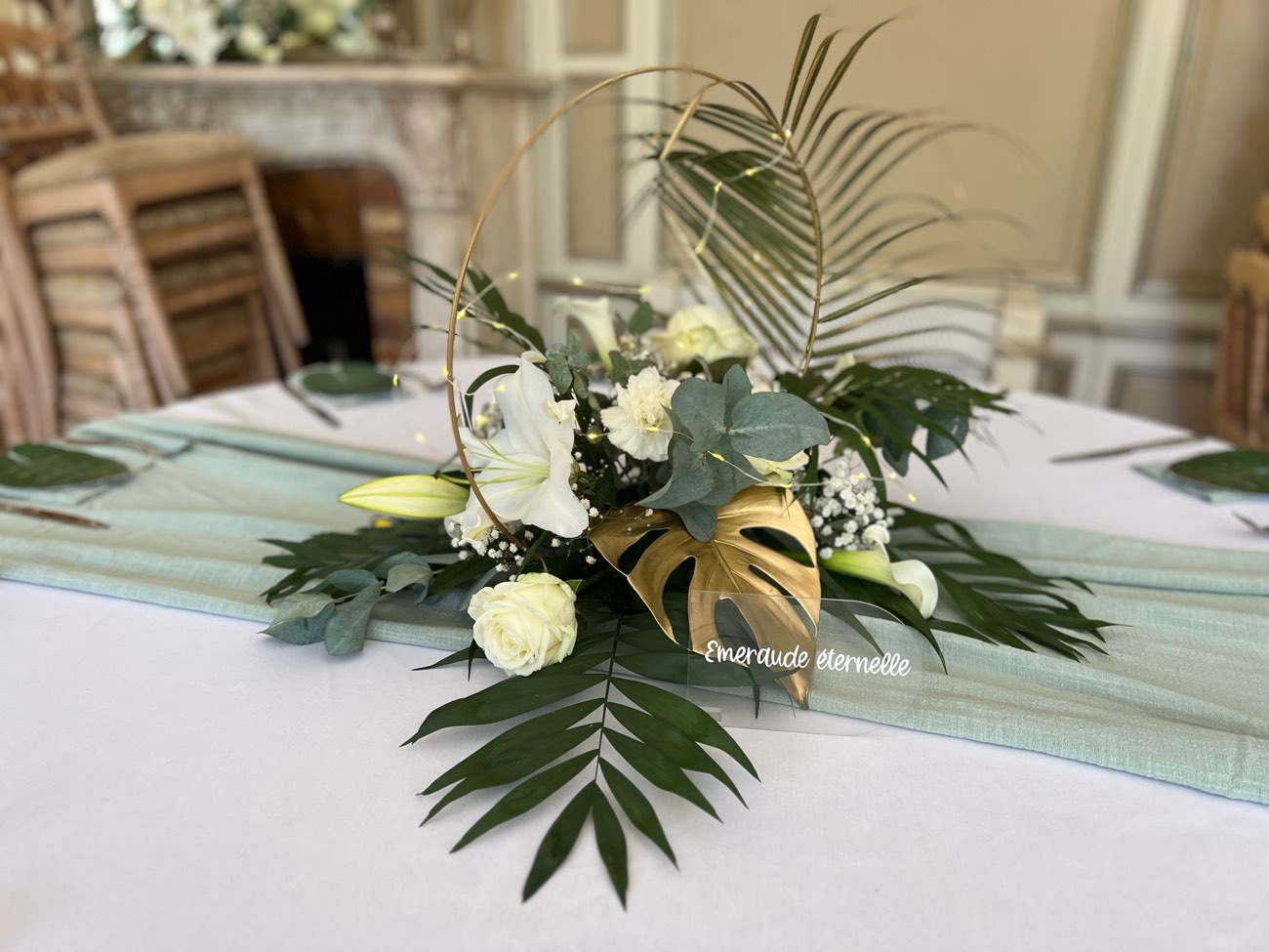 Décoration de mariage : Cerceau Doré et composition florale