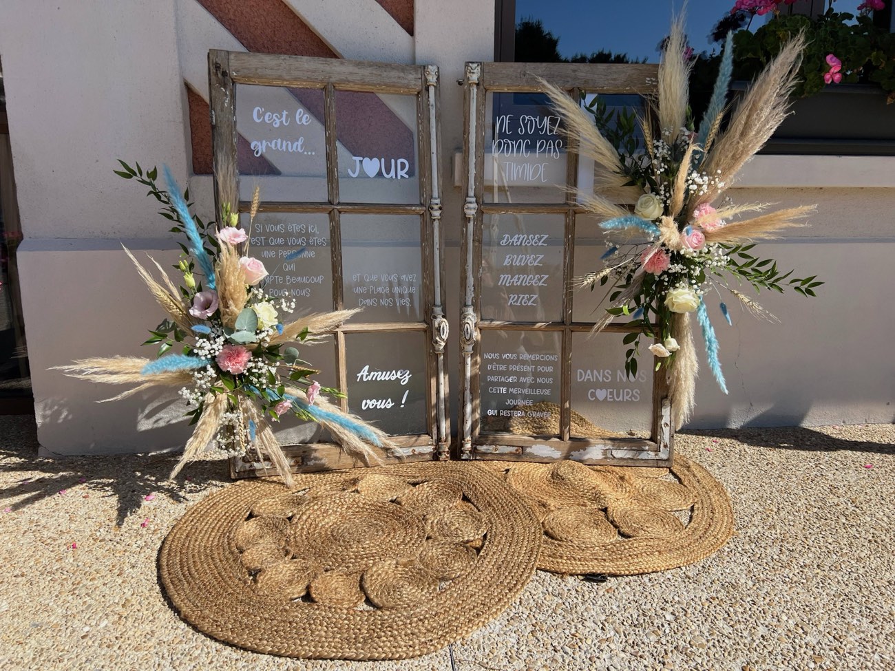 Décoration de mariage : Fenêtre anciennes et texte