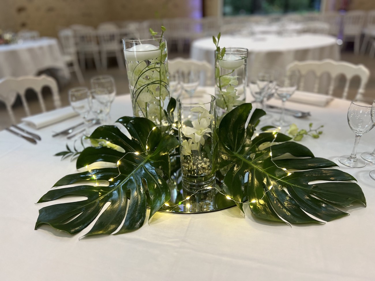 Décoration de mariage : Fleurs immergées et guirlande de leds