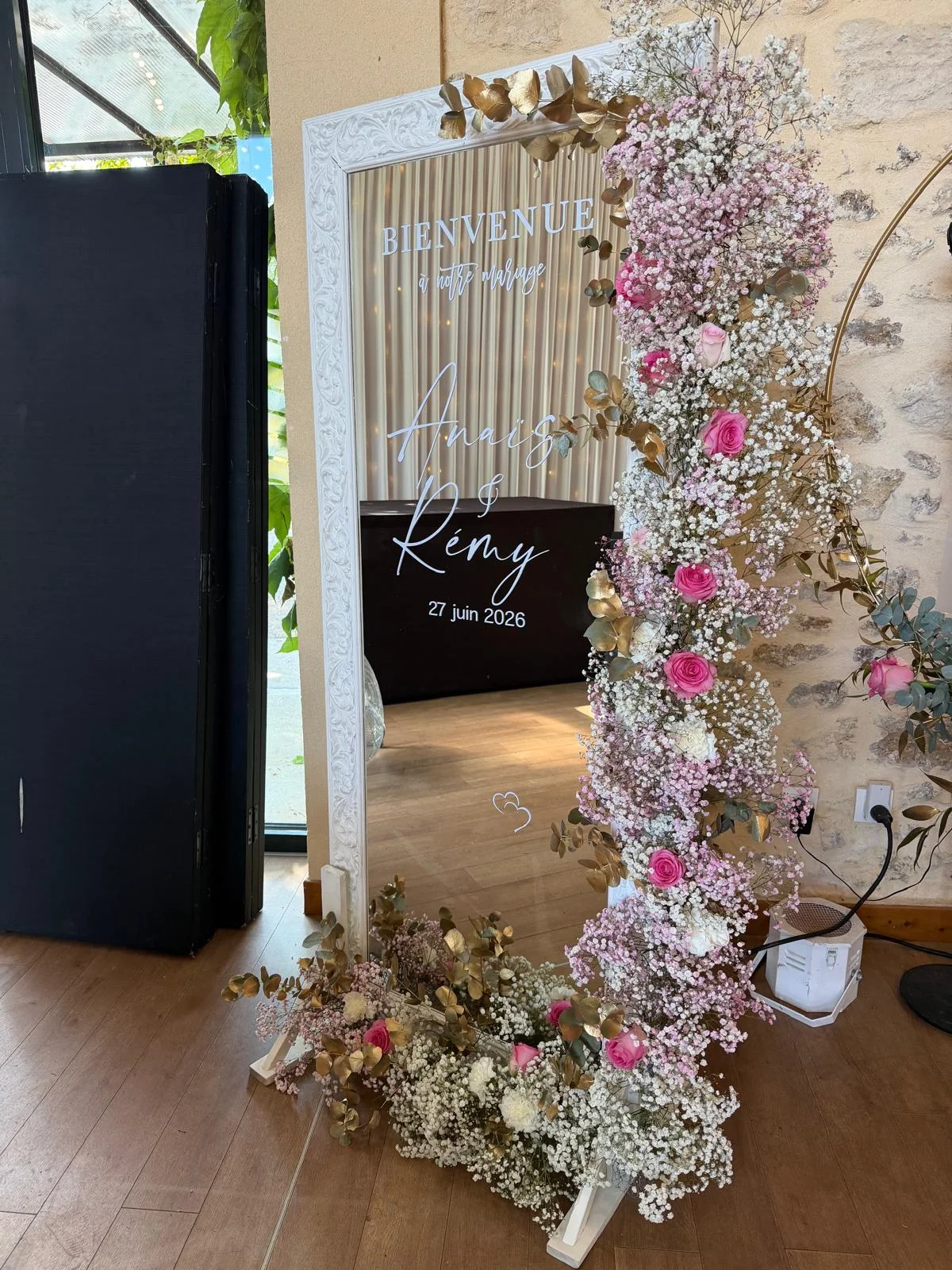Miroir de bienvenue « Rémy » et cascade de gypsophile rose – Armony's Déco