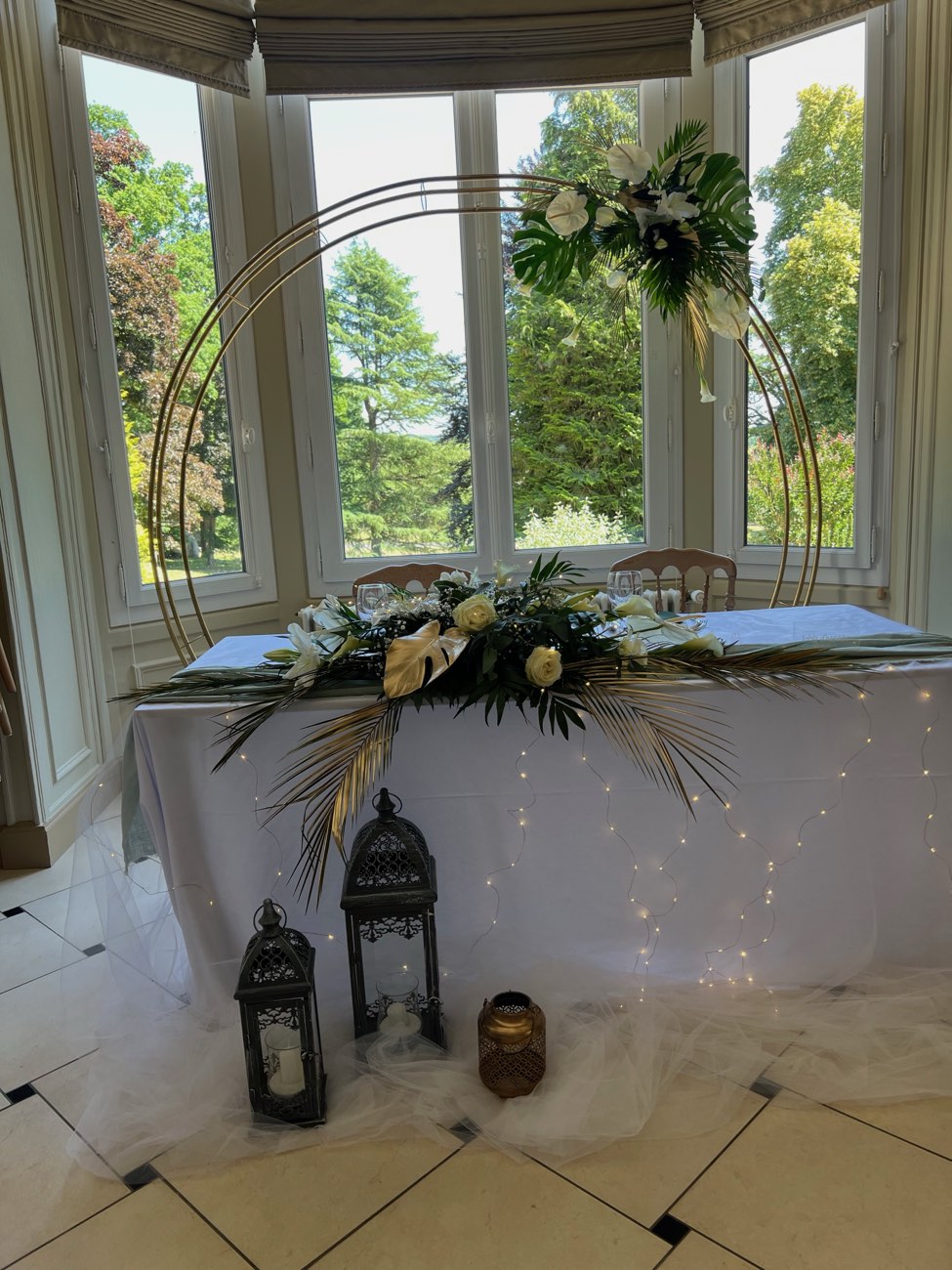 Décoration de mariage : Table d'honneur et arche