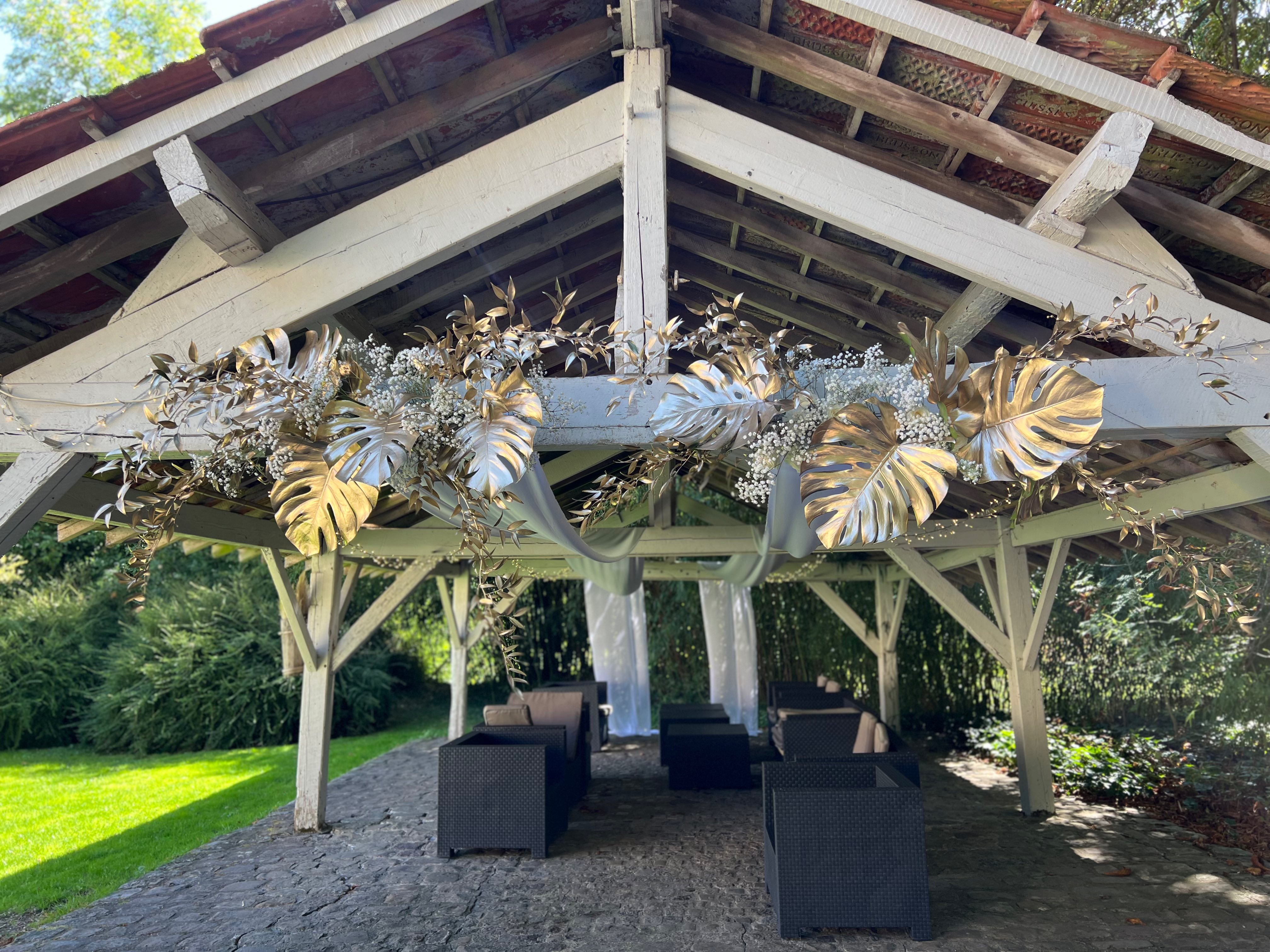 déco florale en entrée de préau